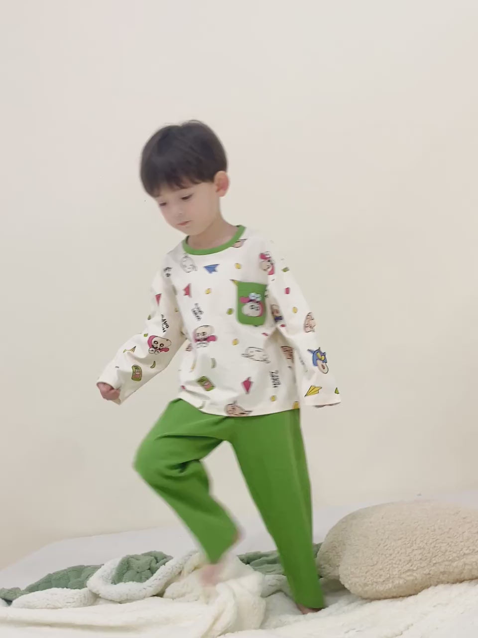 締め付けなし 総柄 長袖  Tシャツ+ロングパンツ セットアップ n-255